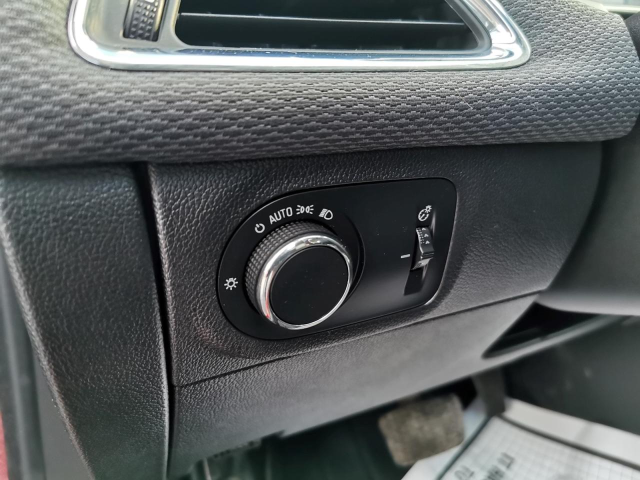 2017 Chevrolet Cruze LT Photo