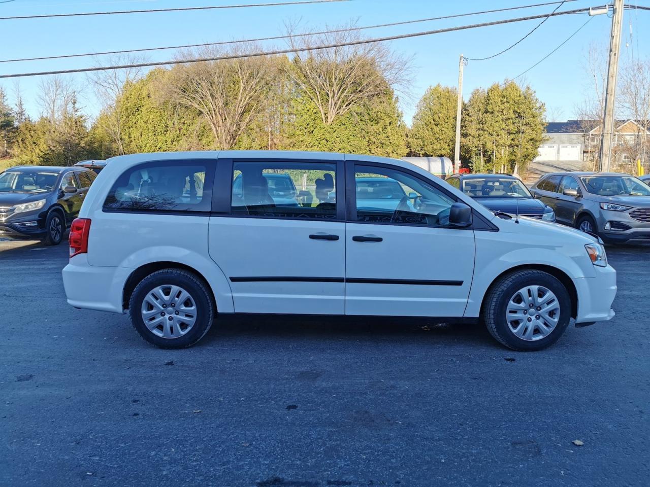 2016 Dodge Grand Caravan SE Plus - Photo #4