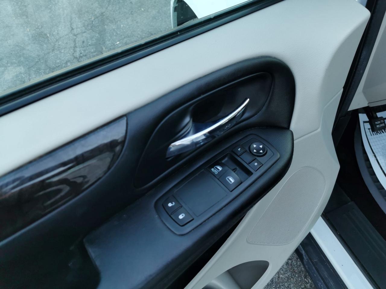 2016 Dodge Grand Caravan SE Plus - Photo #11