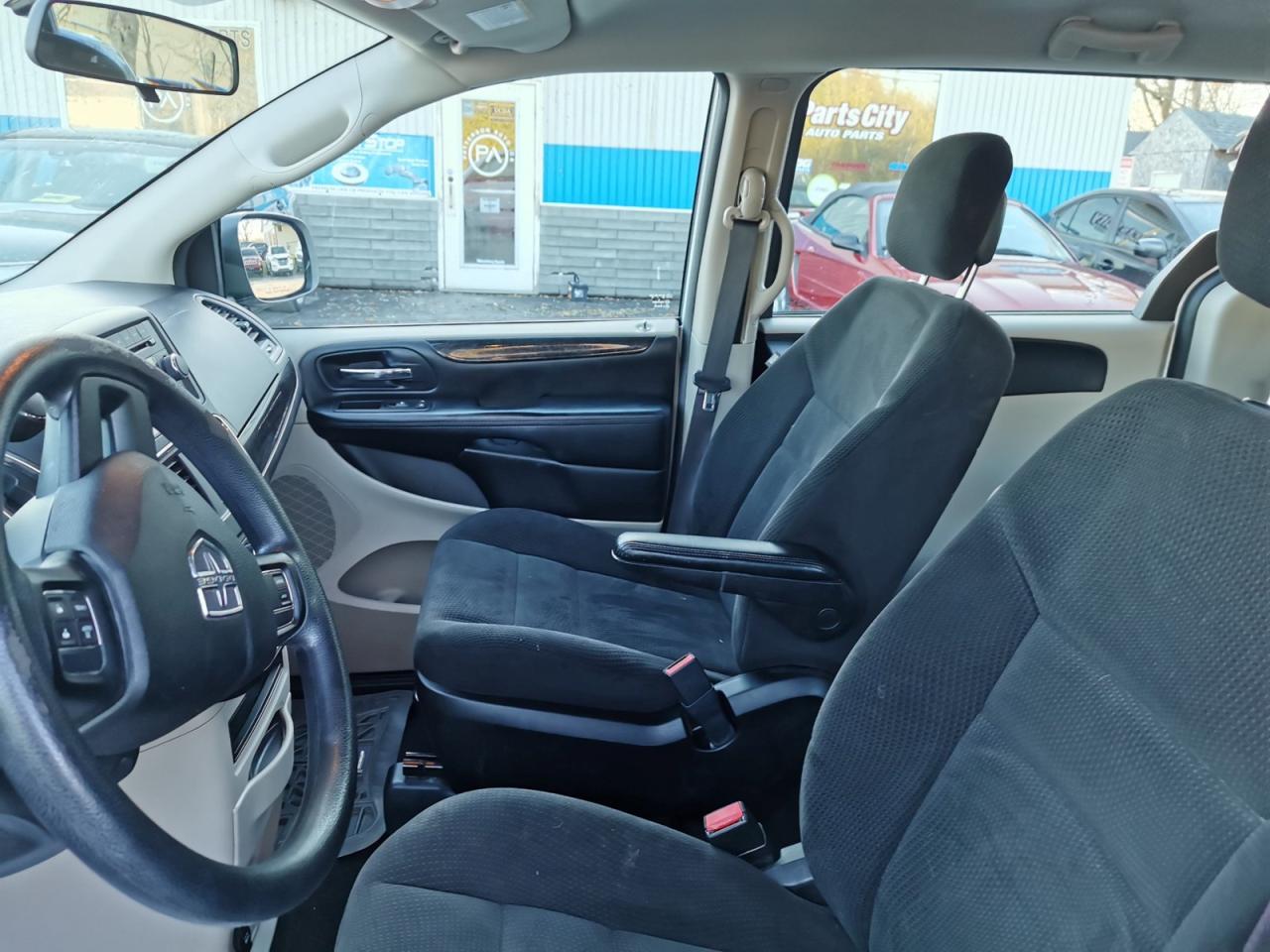 2016 Dodge Grand Caravan SE Plus - Photo #12