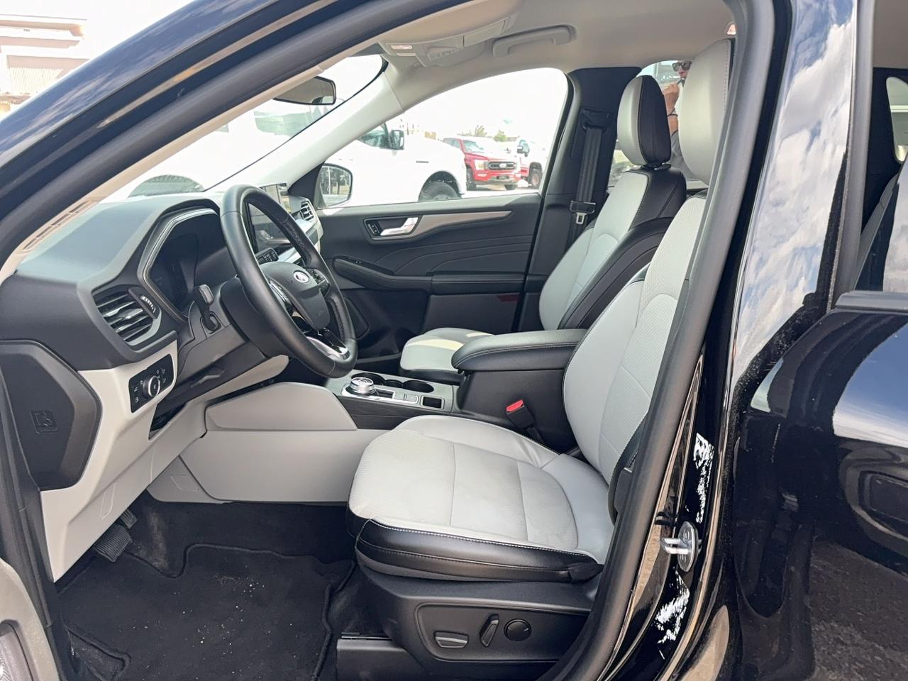 2024 Ford Escape PHEV, 2.5L, REAR CAMERA, REMOTE START! Photo