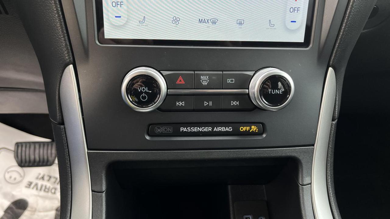 2021 Ford Edge SEL Photo