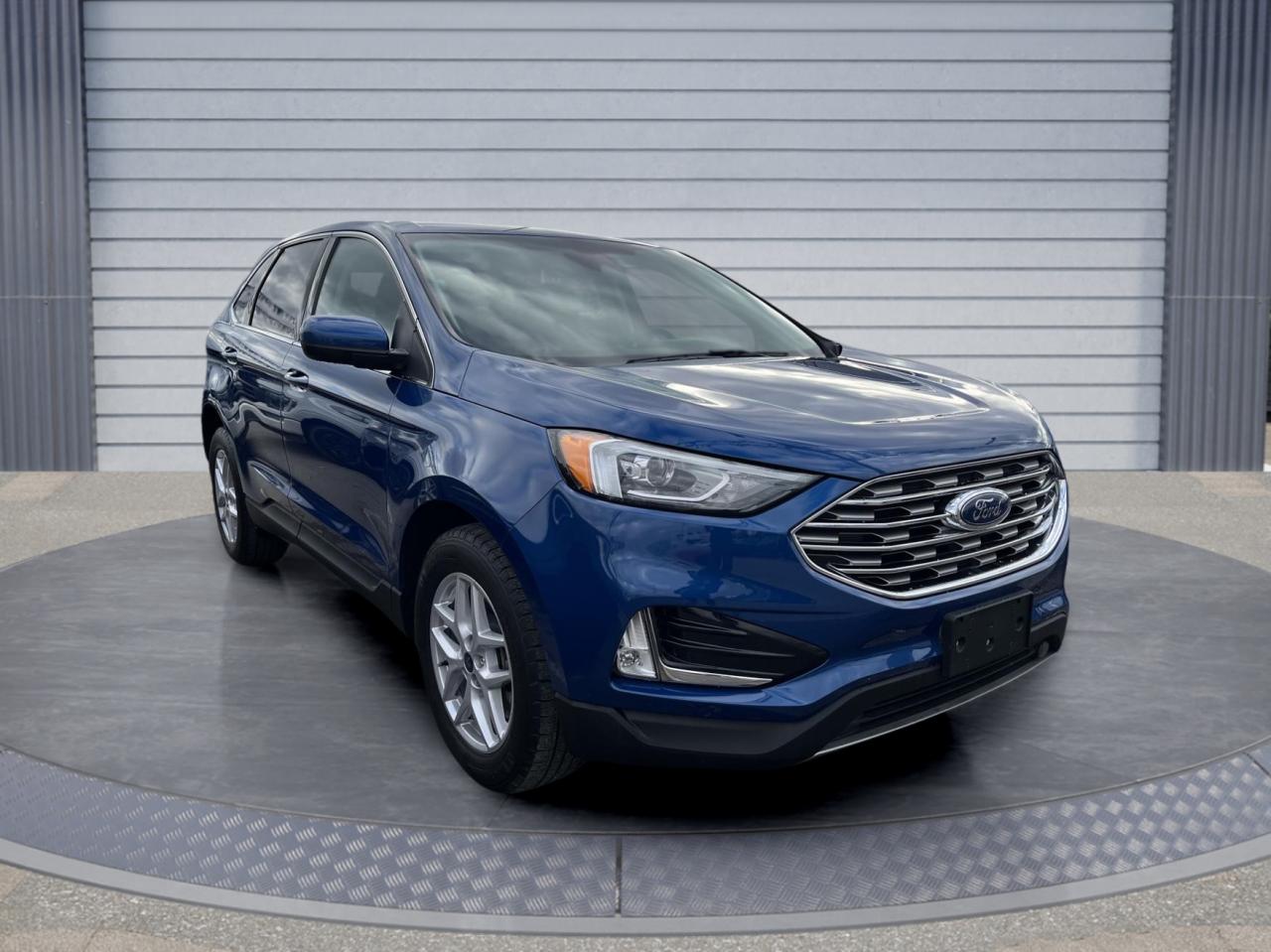 2021 Ford Edge SEL Photo2