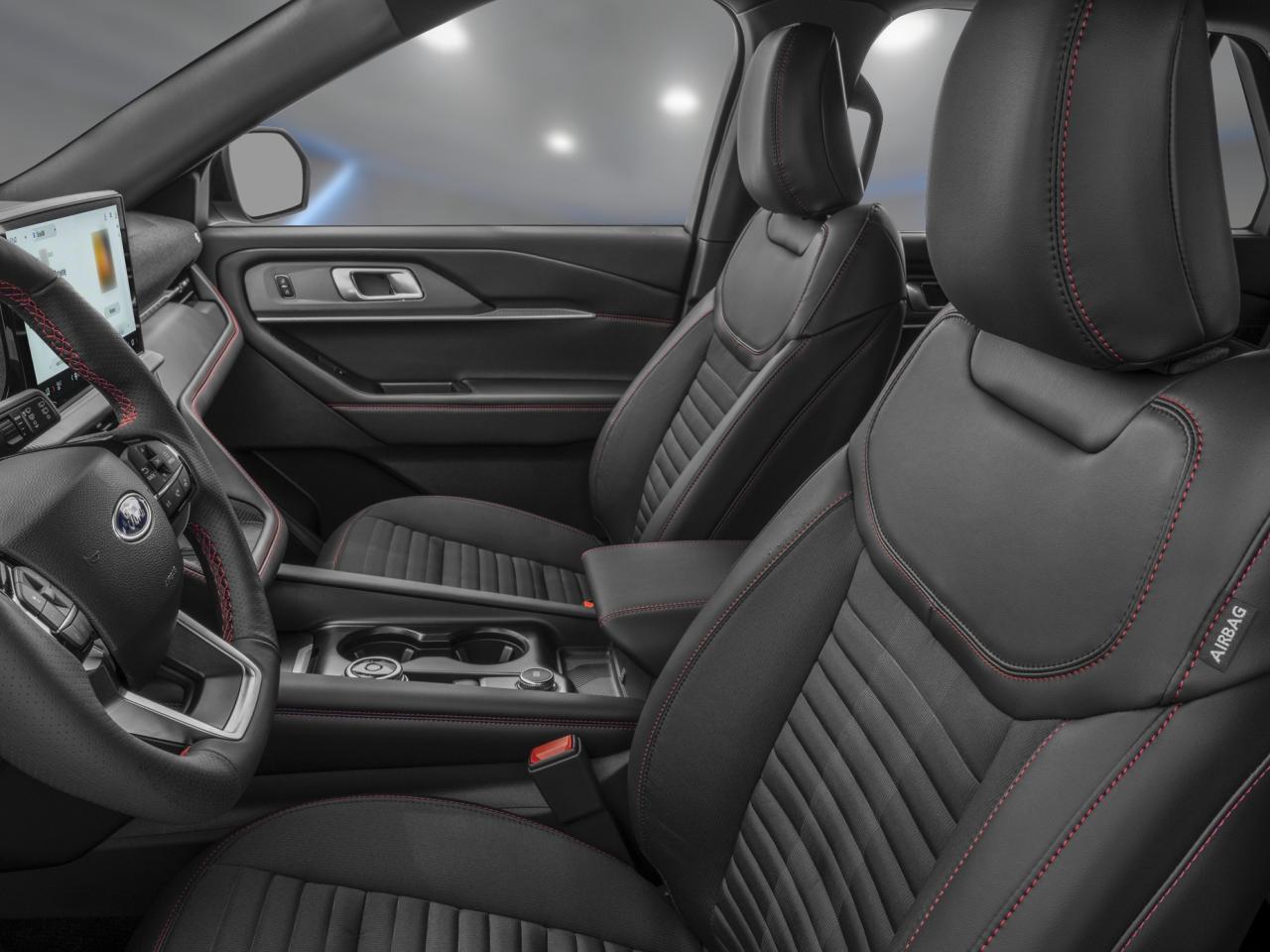 2026 Ford Explorer ST-Line Photo4