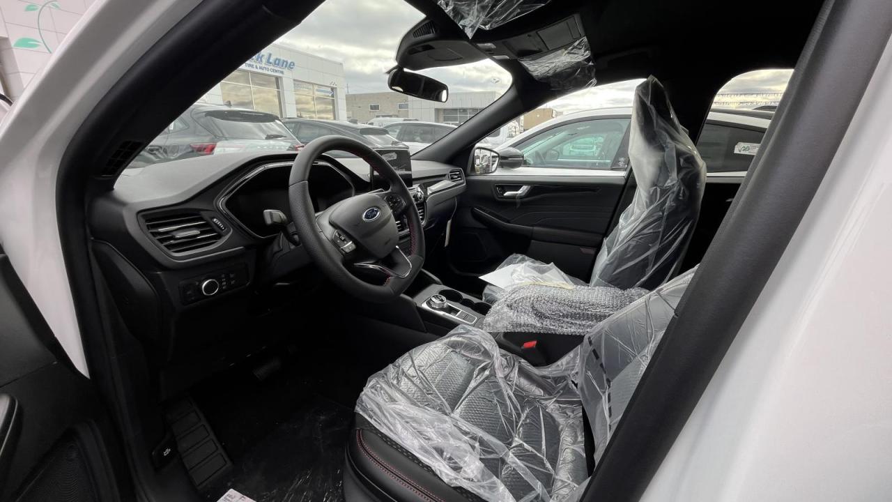 2026 Ford Escape ST-Line Photo2