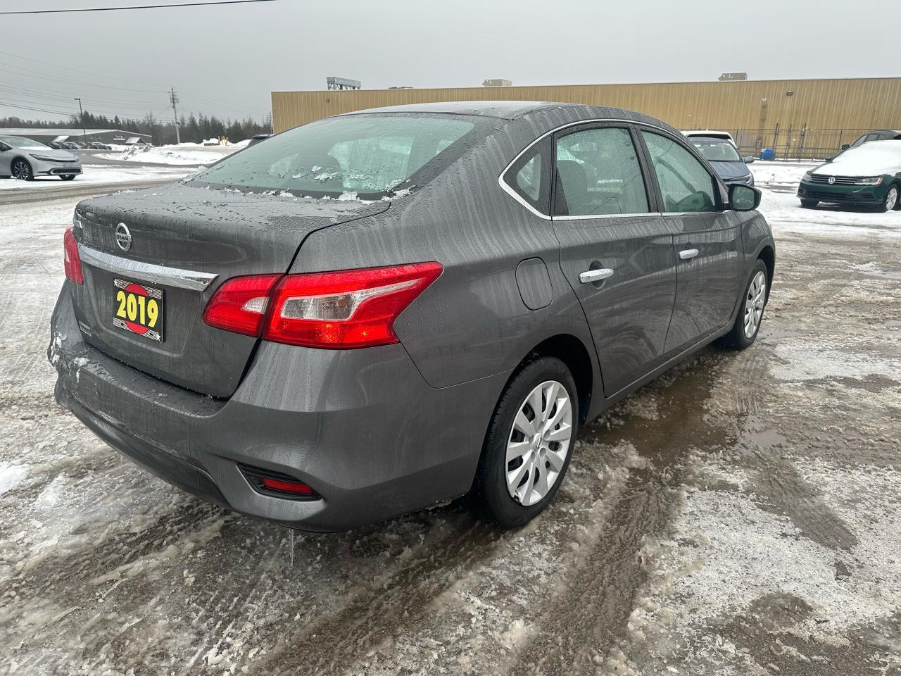 2019 Nissan Sentra S Photo4