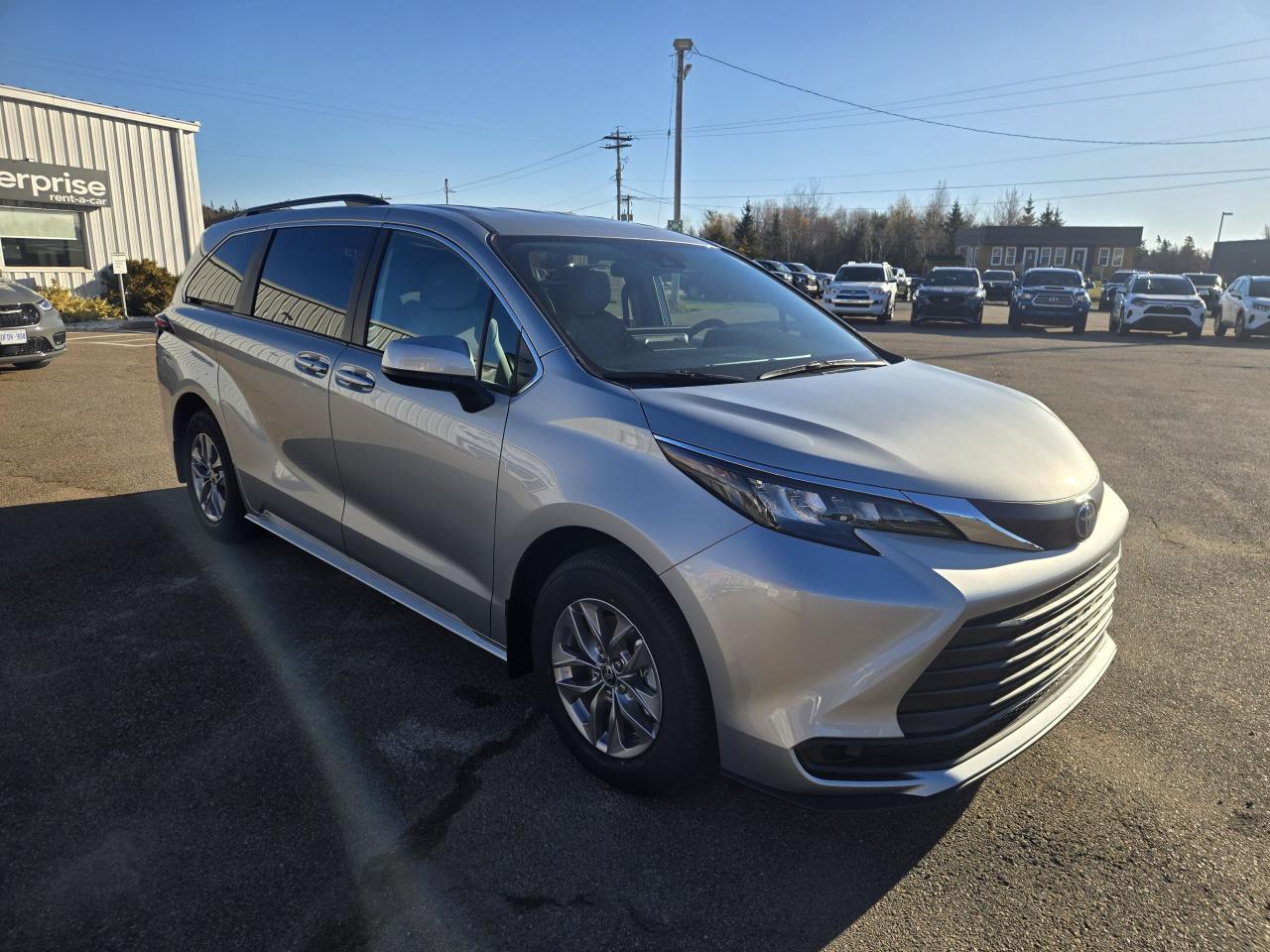 2025 Toyota Sienna SIENNA LE FWD 8-PASS Photo