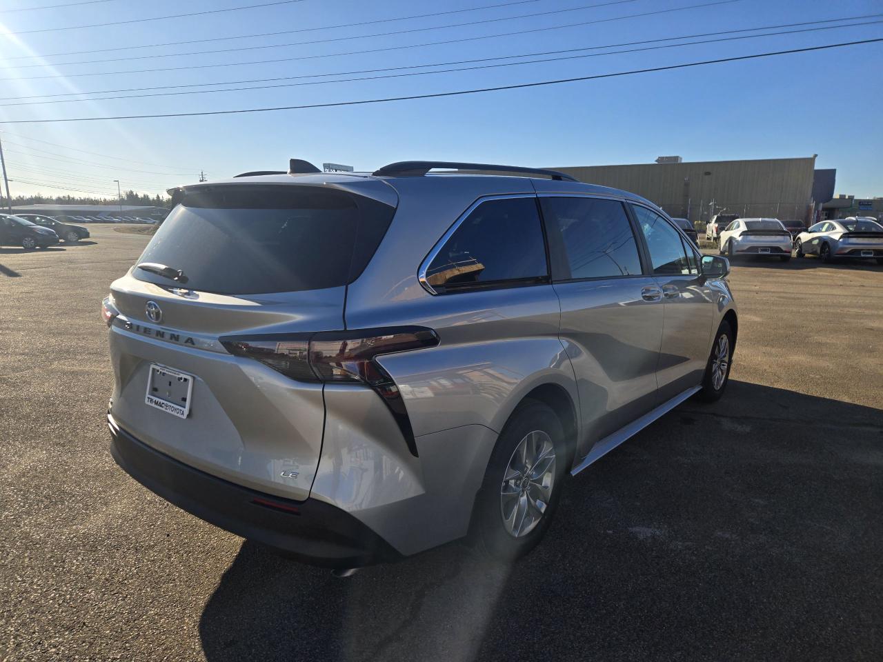 2025 Toyota Sienna SIENNA LE FWD 8-PASS Photo4