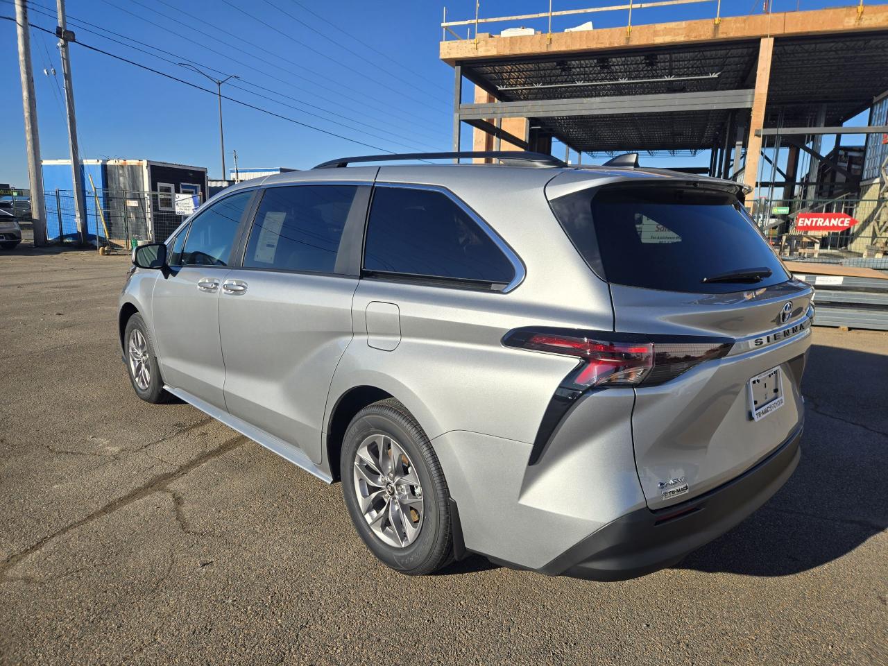 2025 Toyota Sienna SIENNA LE FWD 8-PASS Photo2