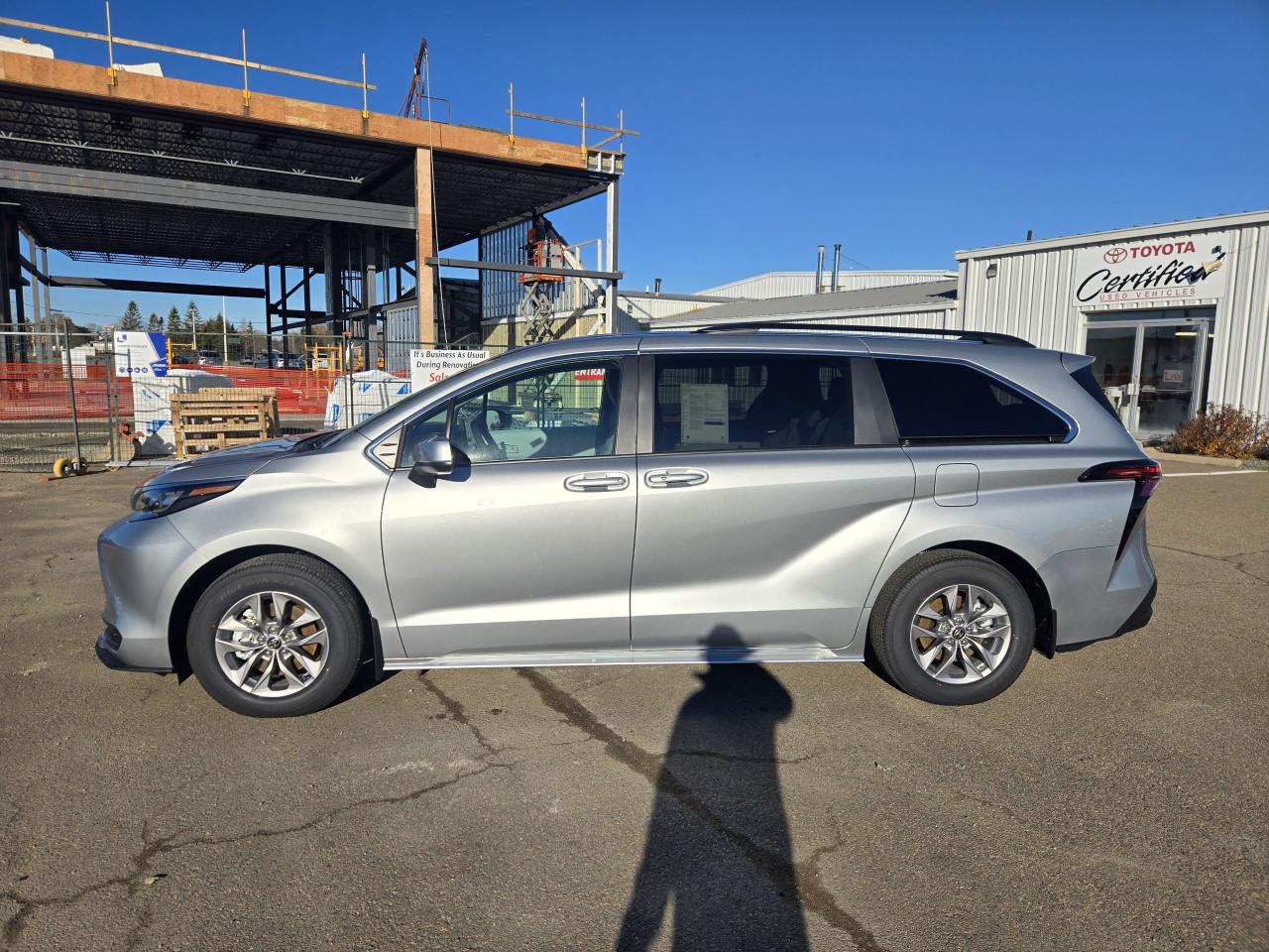 2025 Toyota Sienna SIENNA LE FWD 8-PASS Photo1