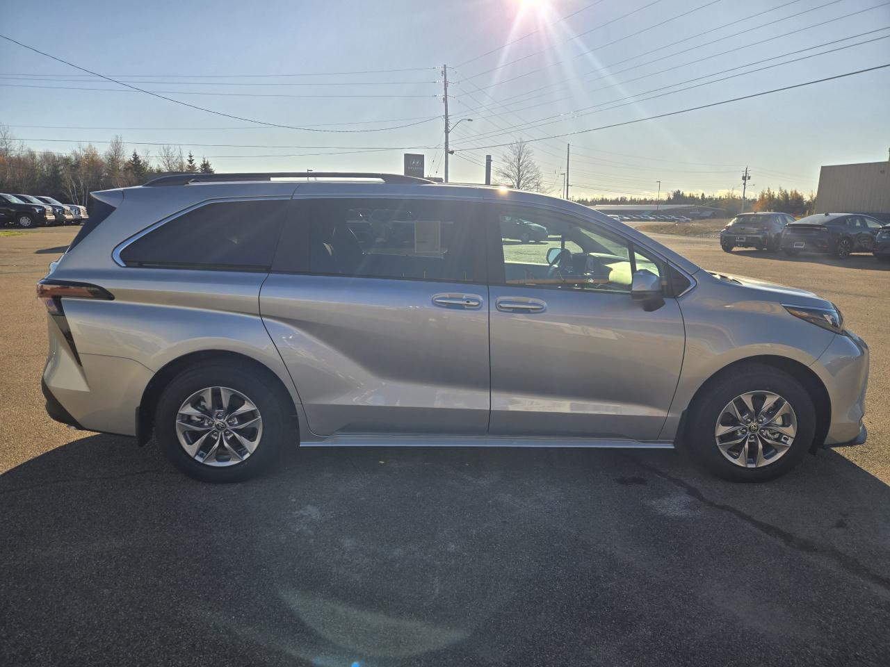 2025 Toyota Sienna SIENNA LE FWD 8-PASS Photo