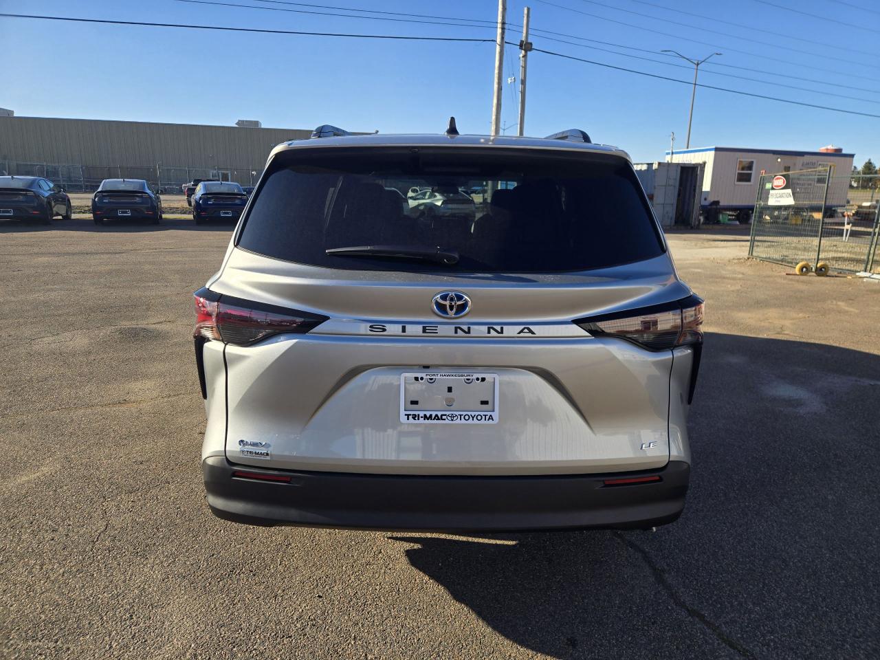 2025 Toyota Sienna SIENNA LE FWD 8-PASS Photo