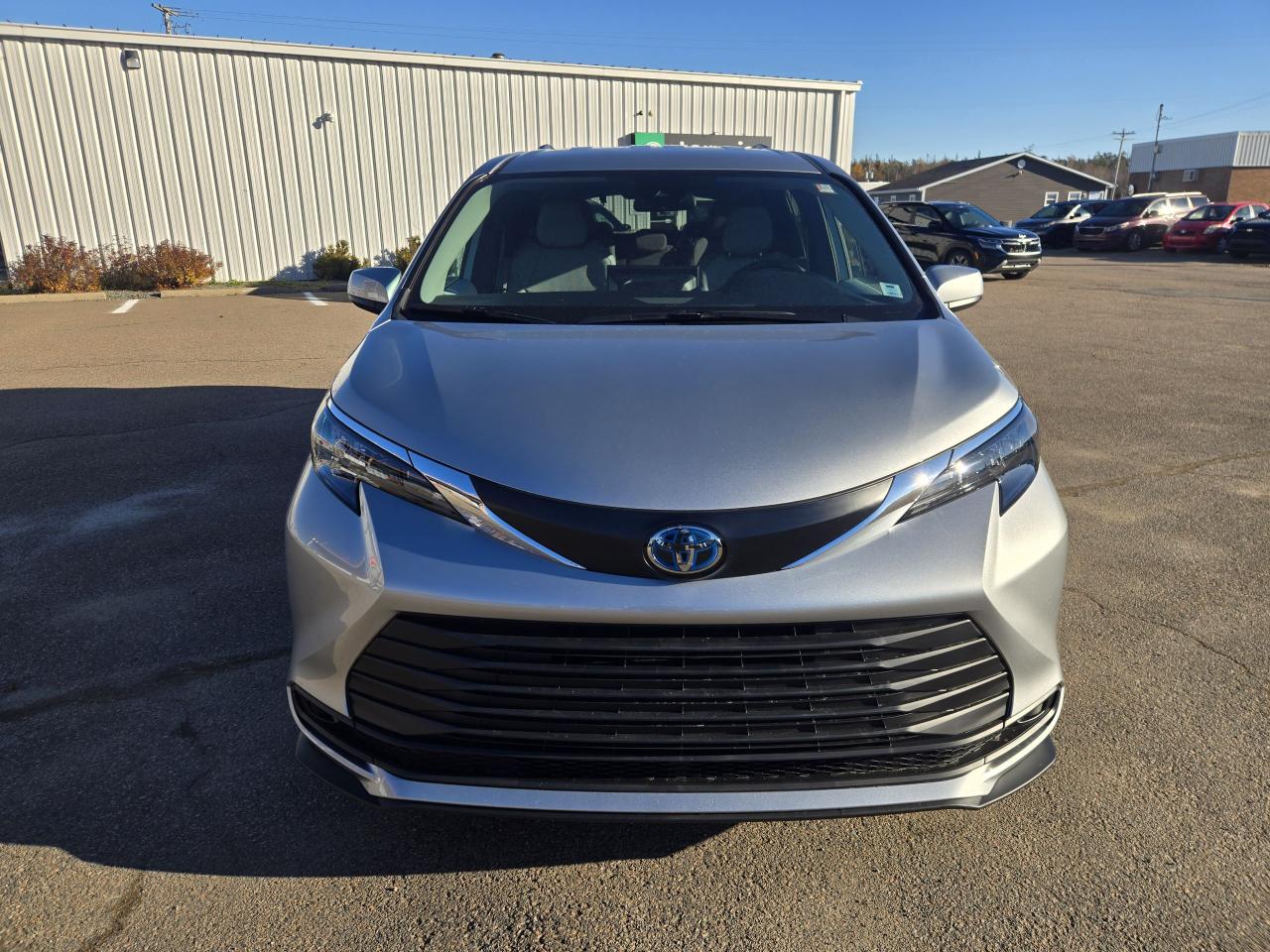 2025 Toyota Sienna SIENNA LE FWD 8-PASS Photo