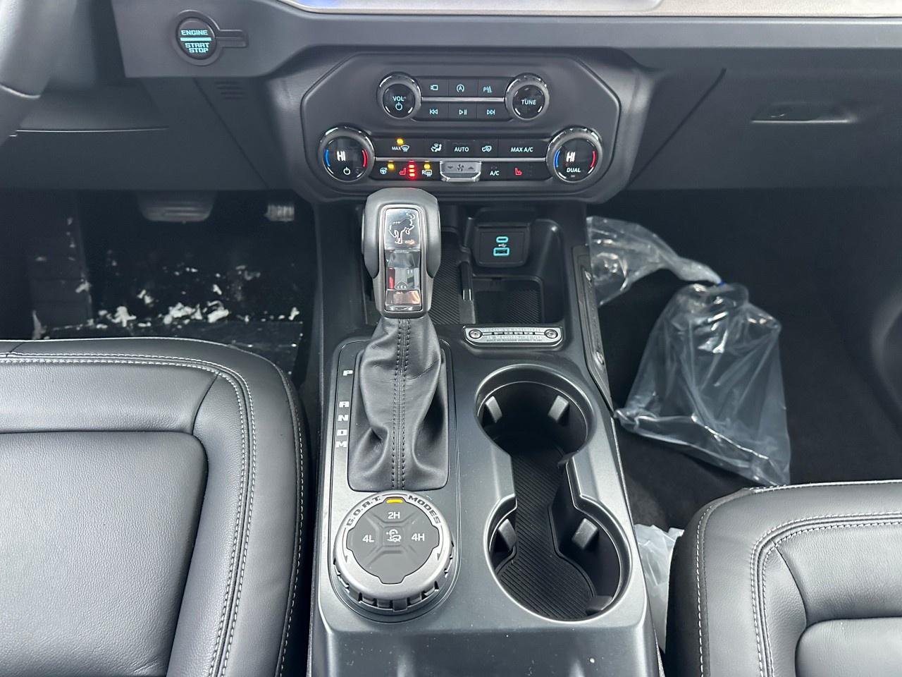 2025 Ford Bronco OUTER BANKS 4 DOOR 4X4 Photo