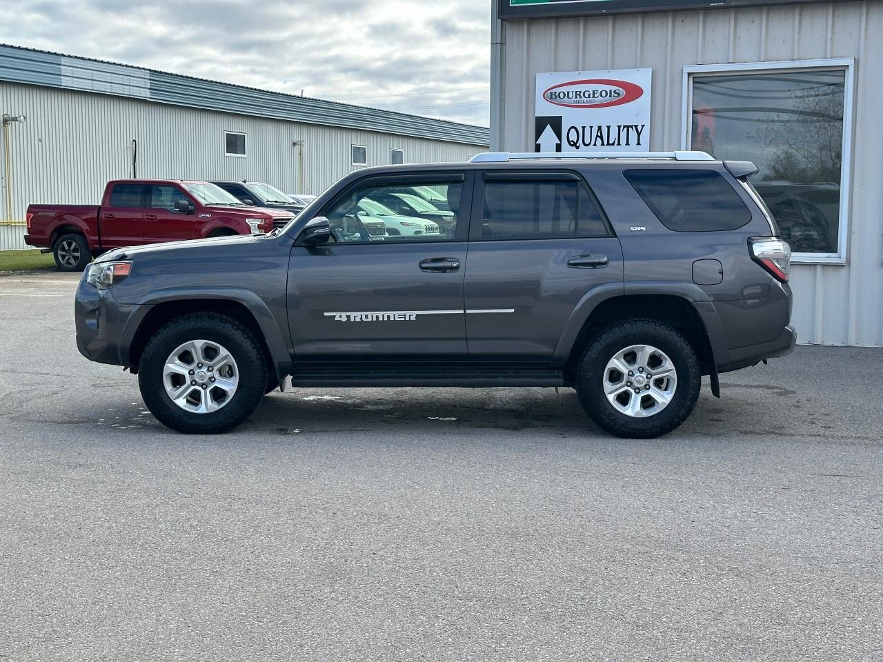 2017 Toyota 4Runner 4WD 4DR V6 SR5 Photo