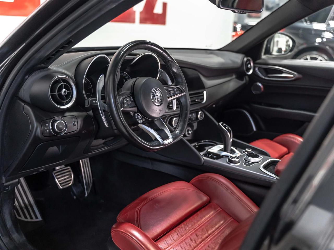 2022 Alfa Romeo Giulia $279 BI WEEKLY $2500 DOWN |VELOCE|Q4|ADAPT CRUISE|HARMAN KARDON|BLINDSPOT|LOADED Photo4