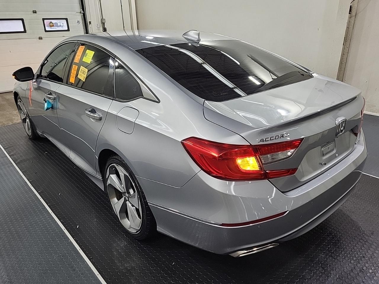 2018 Honda Accord TOURING | NAV | LEATHER | SUNROOF Photo