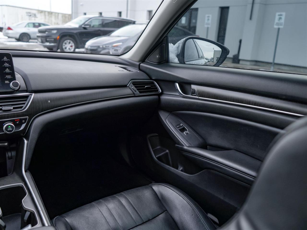 2018 Honda Accord TOURING | NAV | LEATHER | SUNROOF Photo