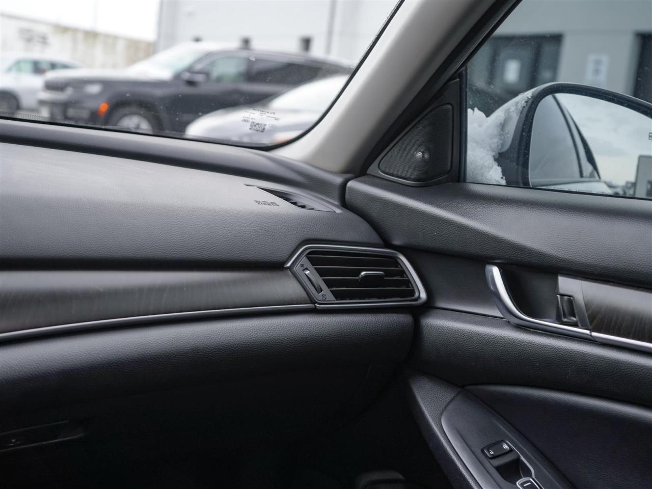 2018 Honda Accord TOURING | NAV | LEATHER | SUNROOF Photo