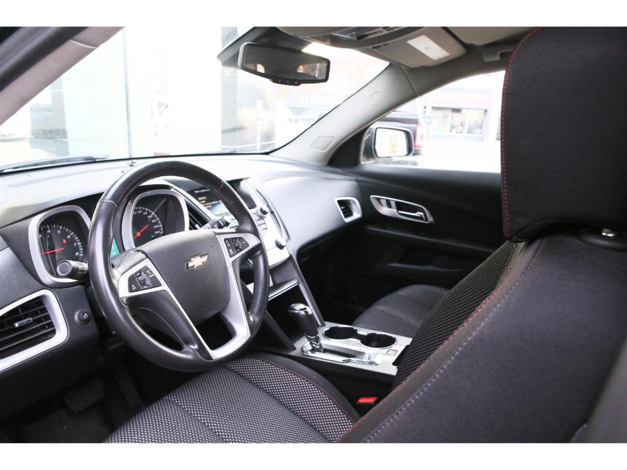 2017 Chevrolet Equinox LT 2WD Photo