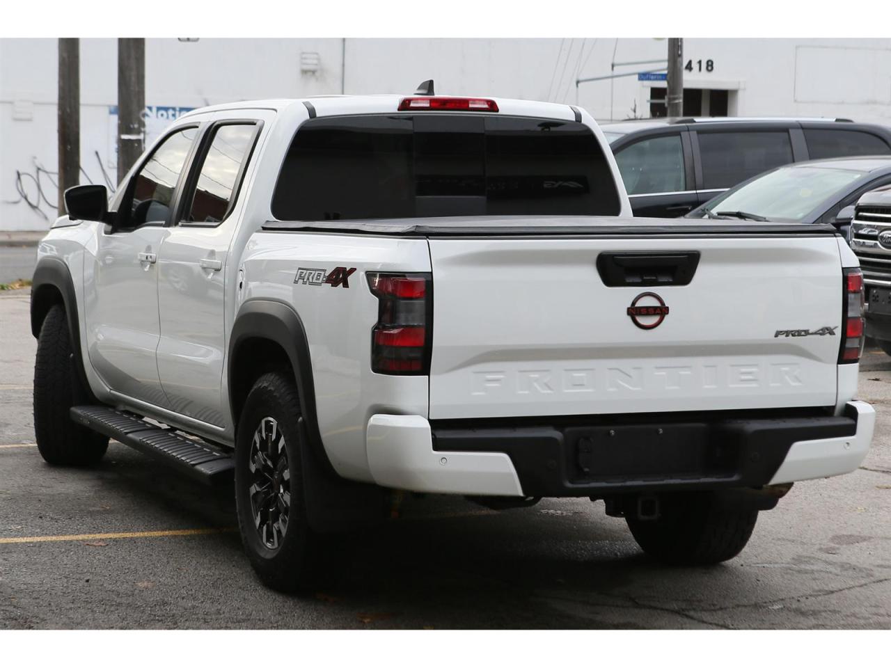 2023 Nissan Frontier PRO-4X Crew Cab 4WD Photo4