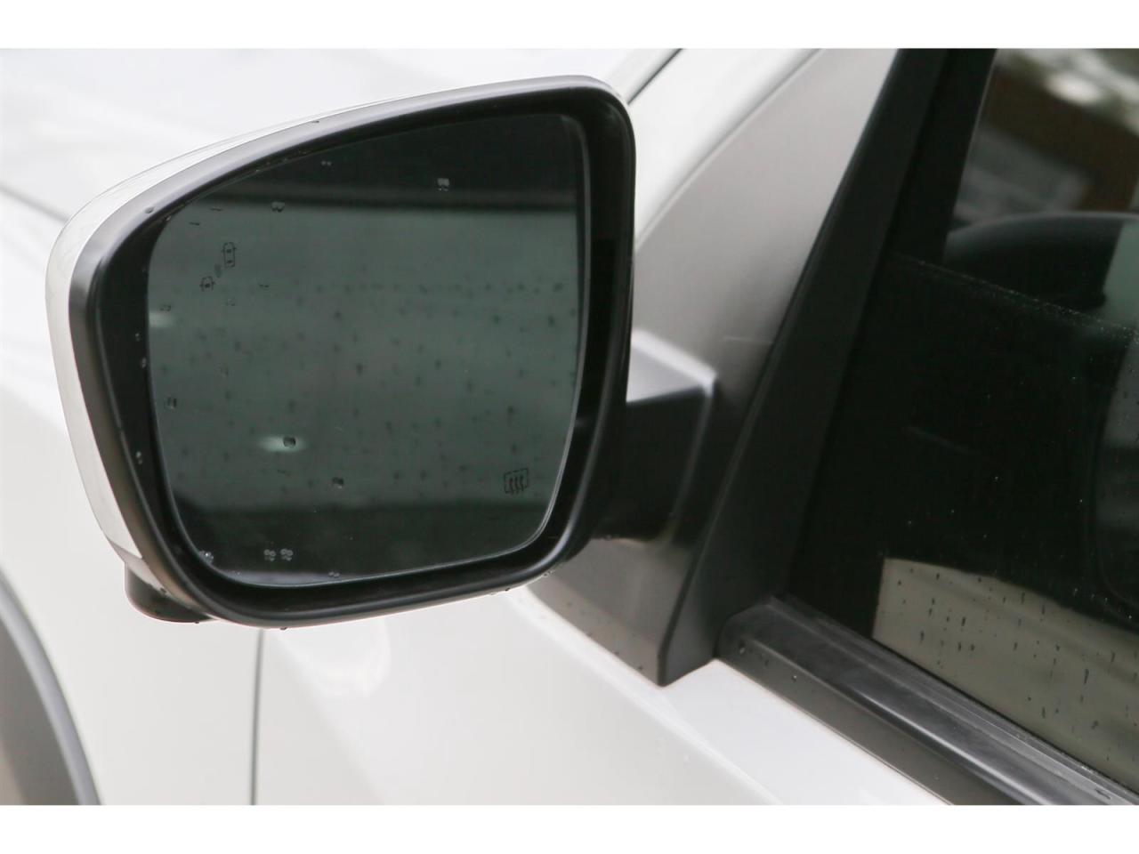 2023 Nissan Frontier PRO-4X Crew Cab 4WD Photo