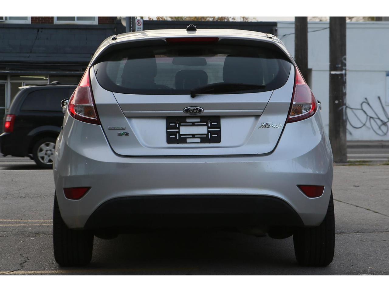 2016 Ford Fiesta SE Hatchback Photo