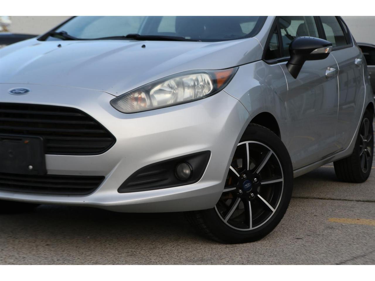 2016 Ford Fiesta SE Hatchback Photo