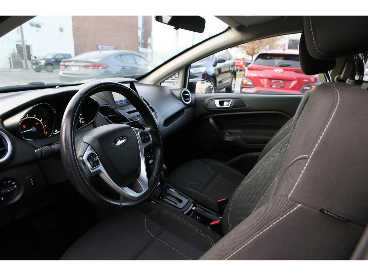 2016 Ford Fiesta SE Hatchback Photo