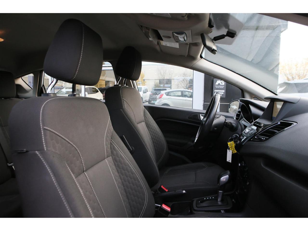 2016 Ford Fiesta SE Hatchback Photo