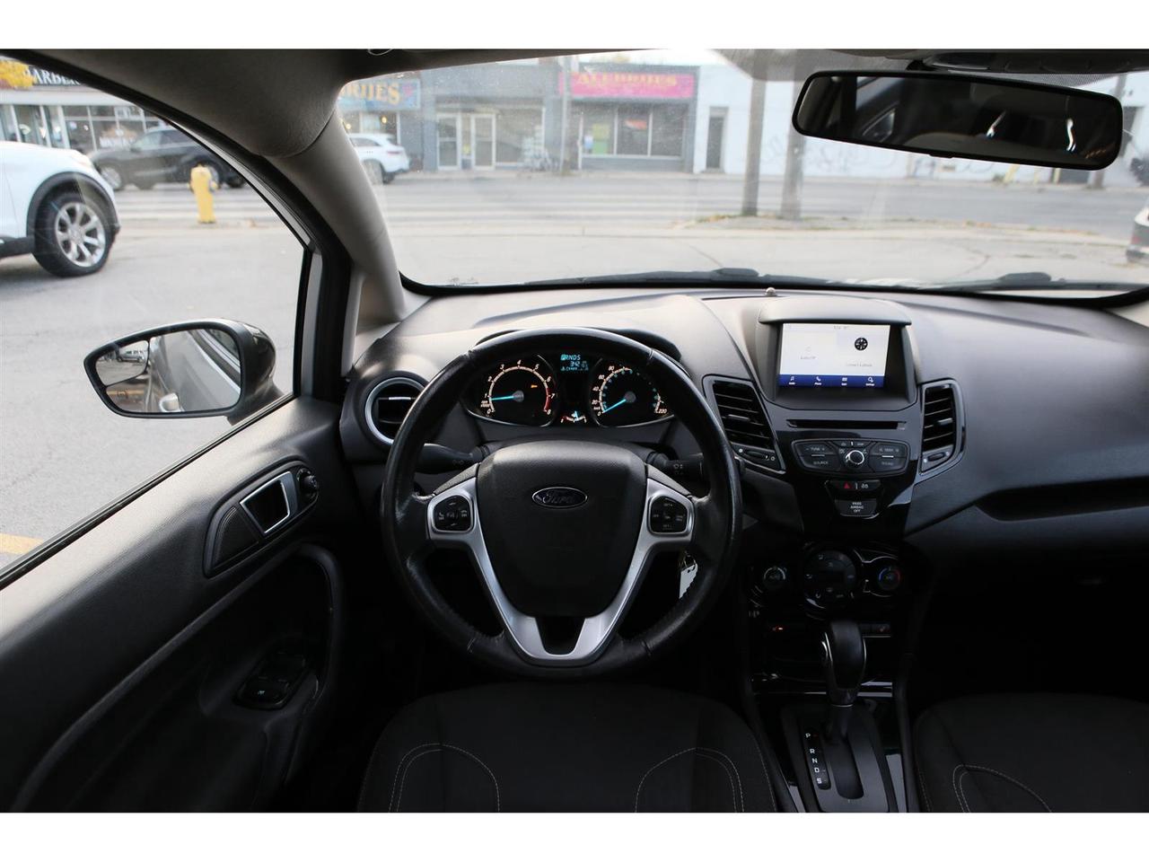 2016 Ford Fiesta SE Hatchback Photo