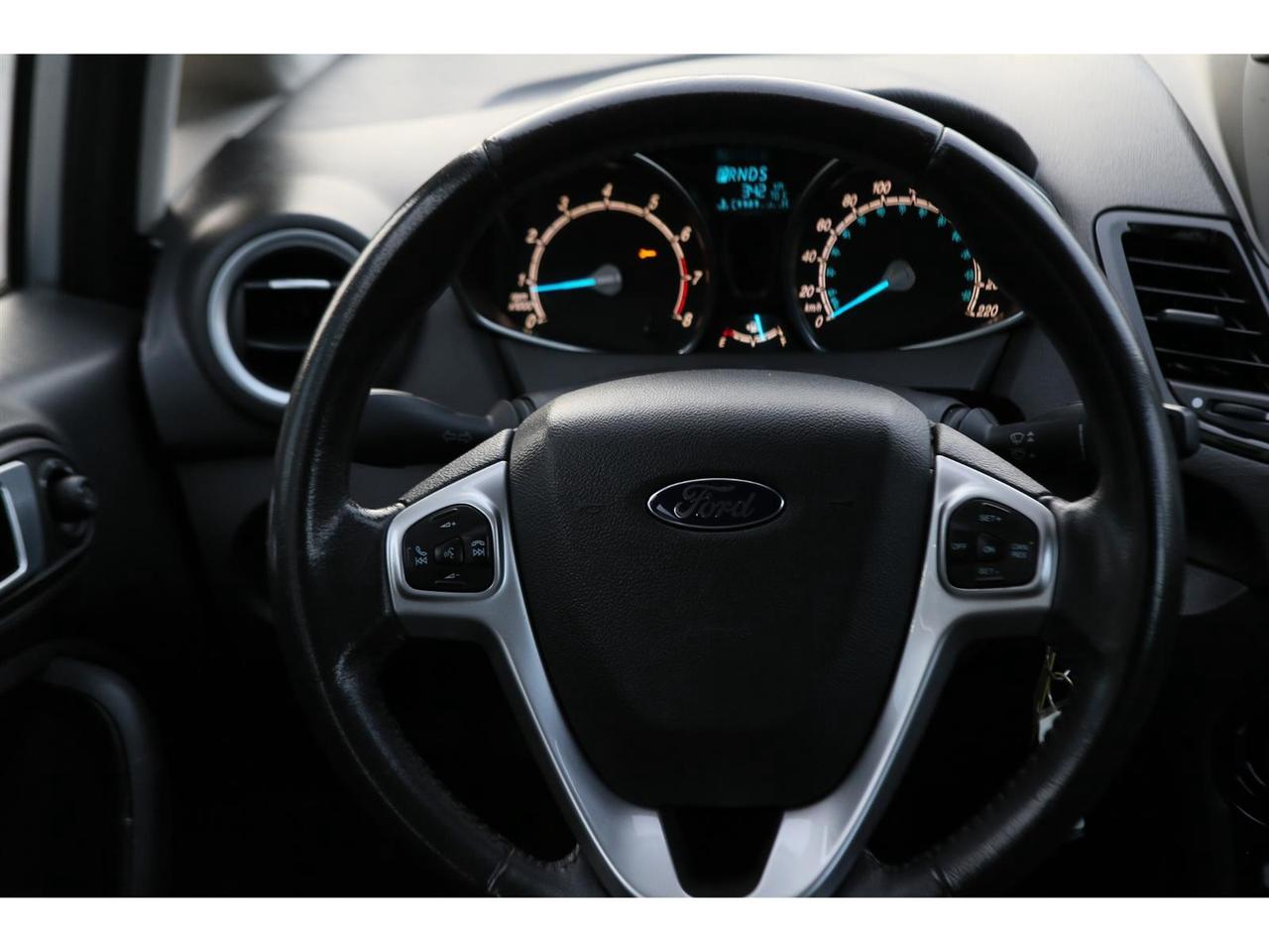 2016 Ford Fiesta SE Hatchback Photo