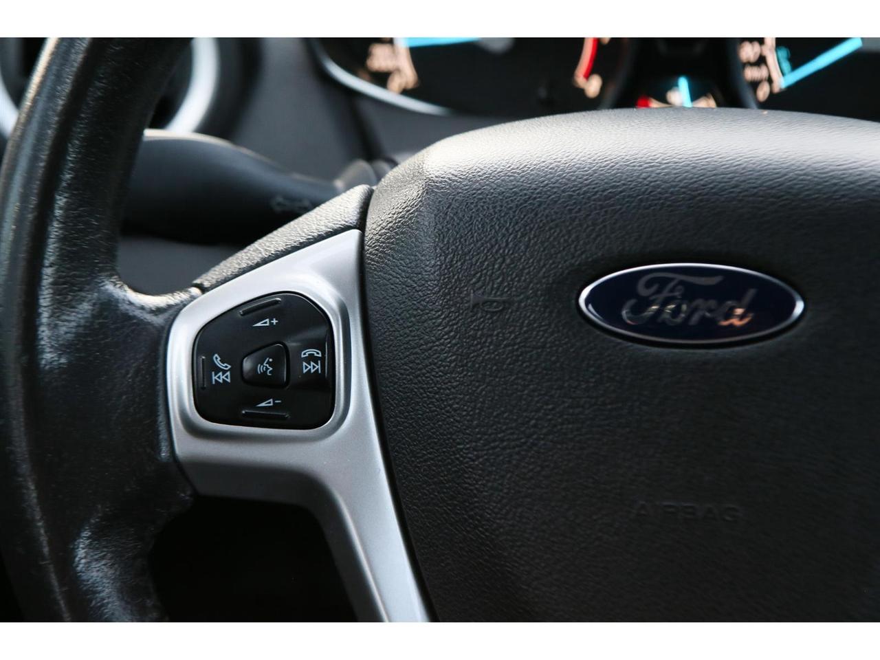 2016 Ford Fiesta SE Hatchback Photo