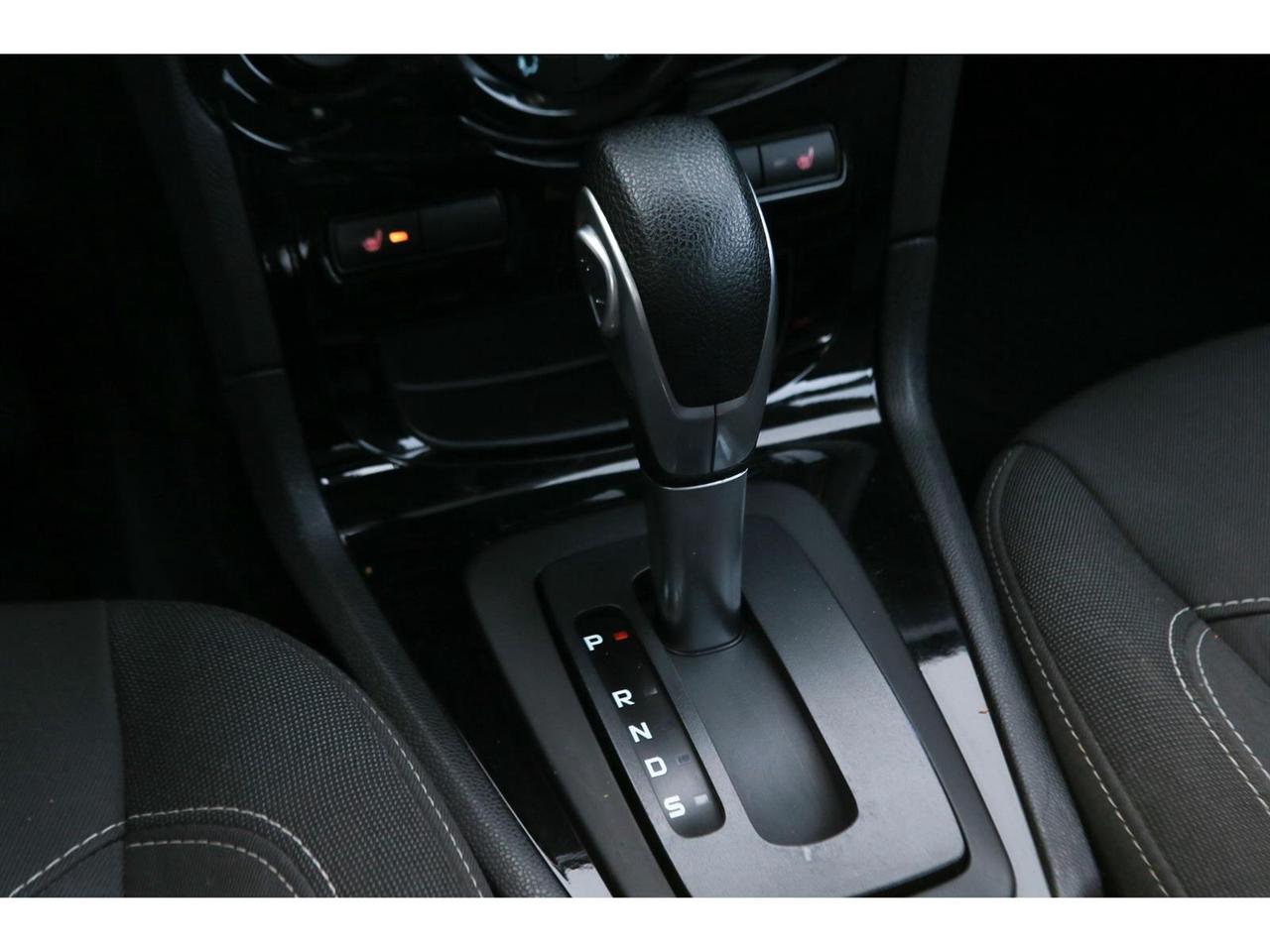 2016 Ford Fiesta SE Hatchback Photo