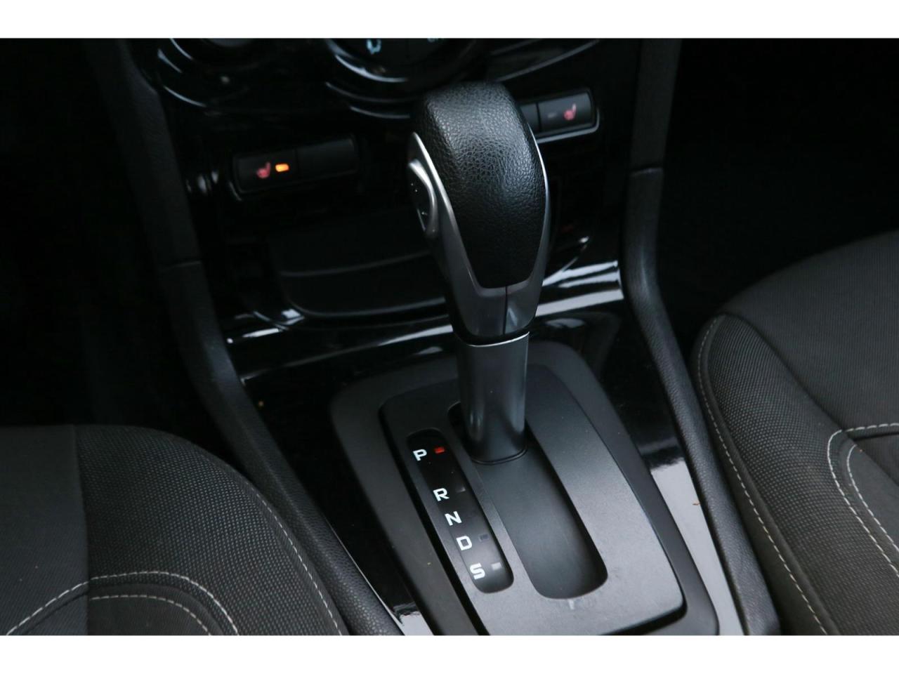 2016 Ford Fiesta SE Hatchback Photo