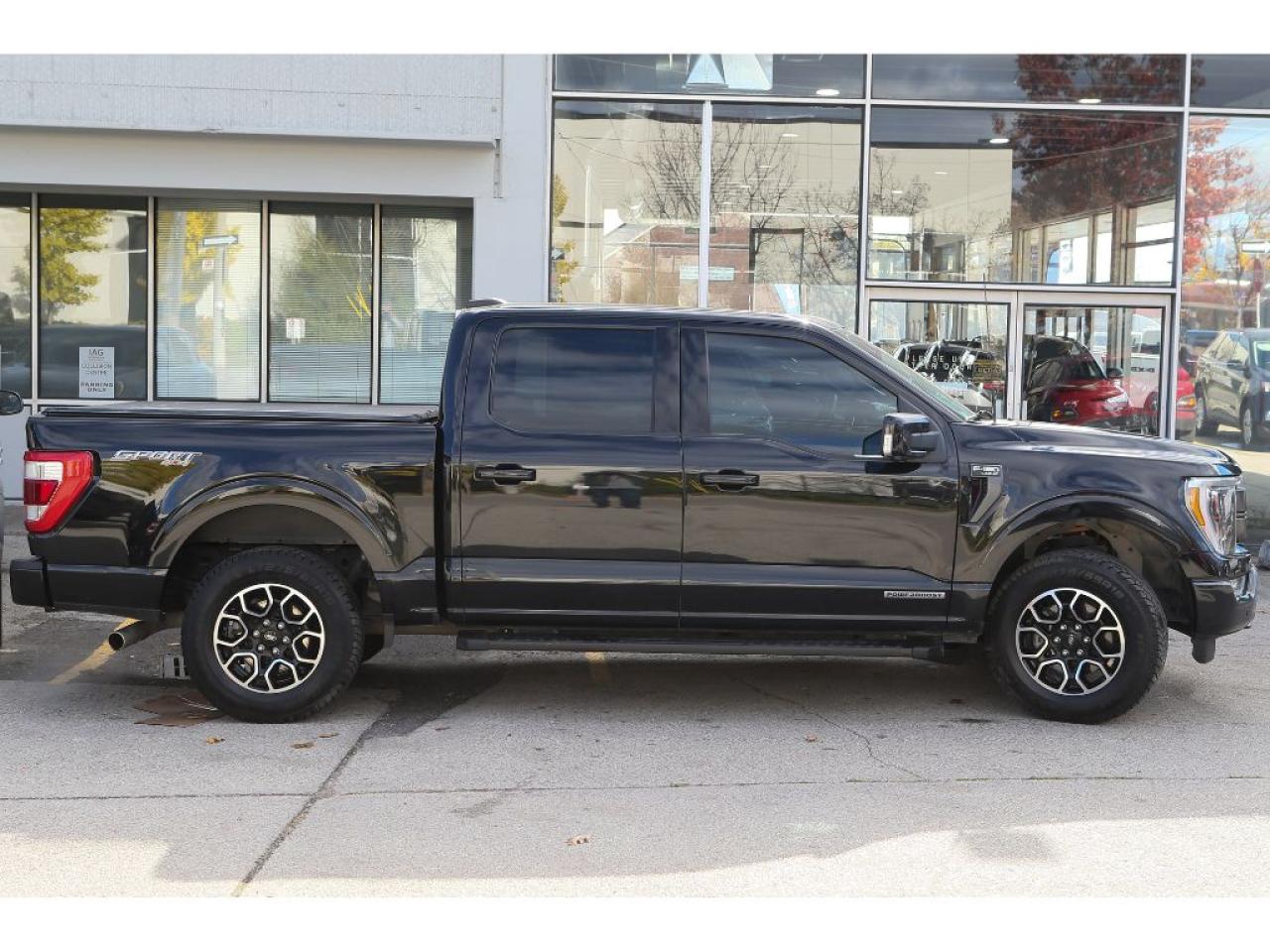 2022 Ford F-150 2022 Ford F-150 Lariat SuperCrew 4X4 3.5L V6 PowerBoost , Panoramic Roof, Power Tail Gate, 360 Camera Photo