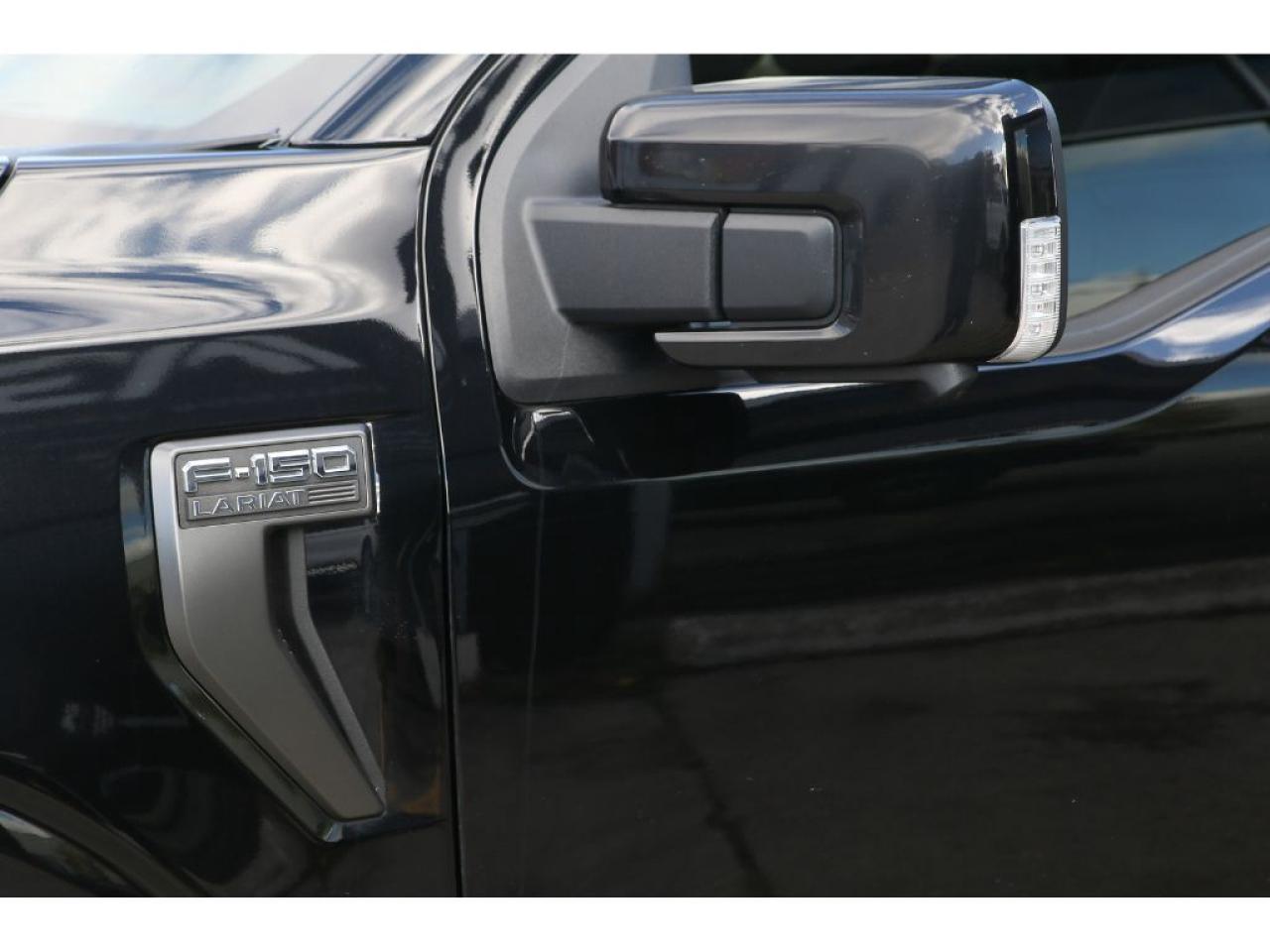 2022 Ford F-150 2022 Ford F-150 Lariat SuperCrew 4X4 3.5L V6 PowerBoost , Panoramic Roof, Power Tail Gate, 360 Camera Photo