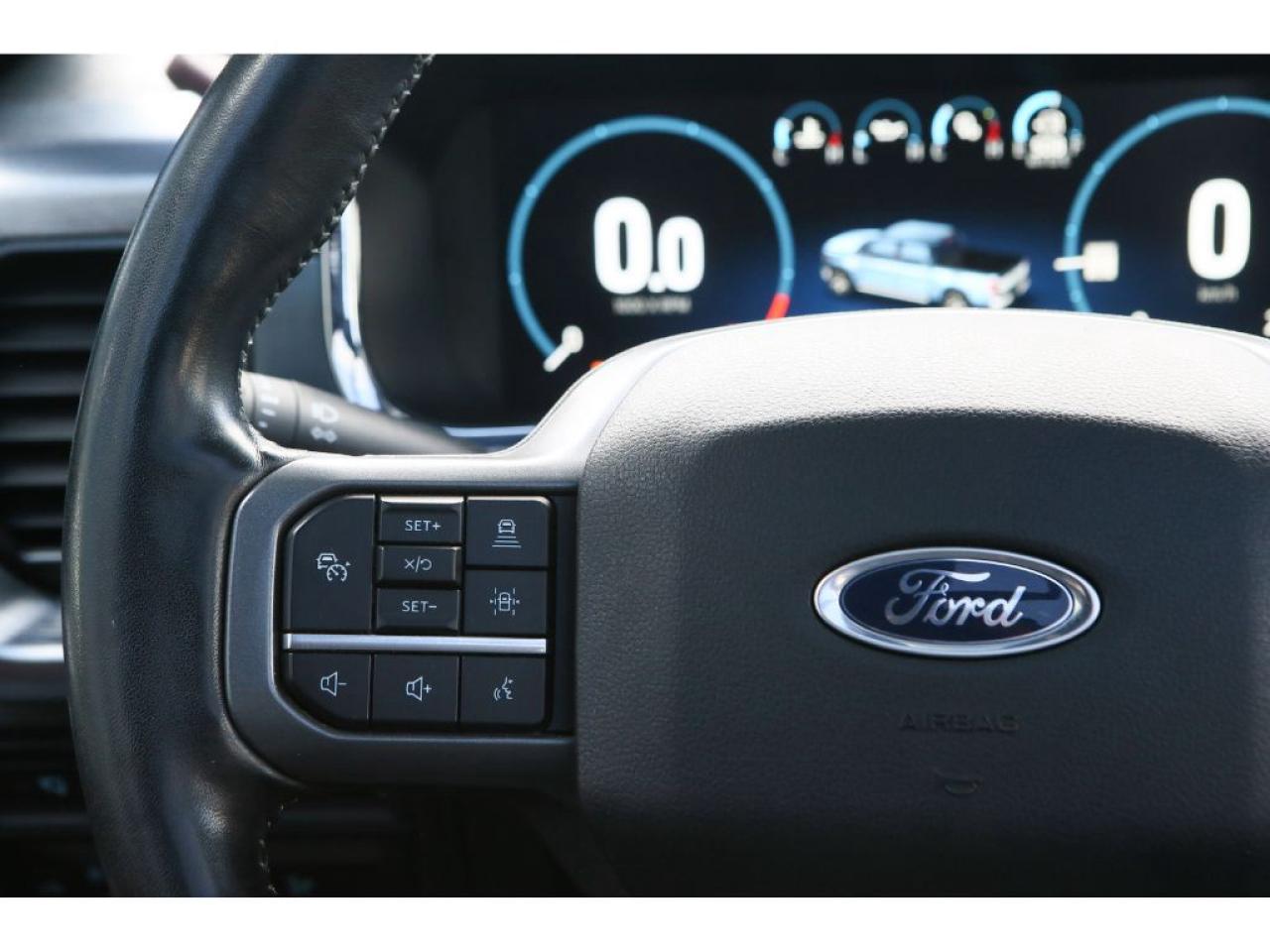 2022 Ford F-150 2022 Ford F-150 Lariat SuperCrew 4X4 3.5L V6 PowerBoost , Panoramic Roof, Power Tail Gate, 360 Camera Photo