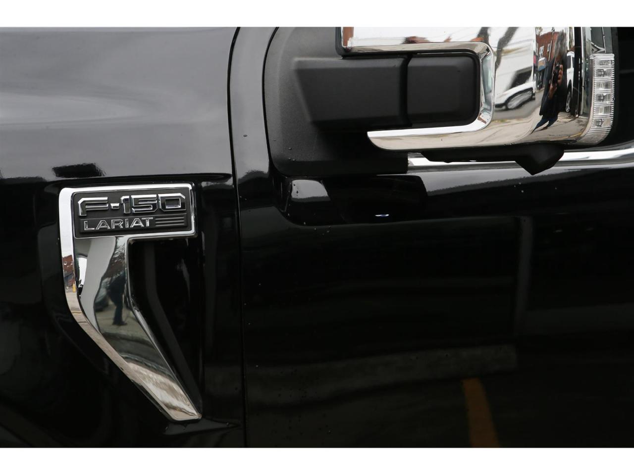 2022 Ford F-150 Lariat SuperCrew 4X4 Panoramic Roof | 20 inch Whls | Power Tail Gate | 360 Camera| Navigation Photo