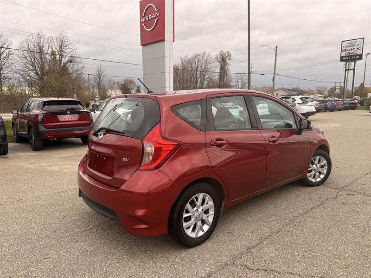 2019 Nissan Versa Note Hatchback 1.6 SV CVT Photo3