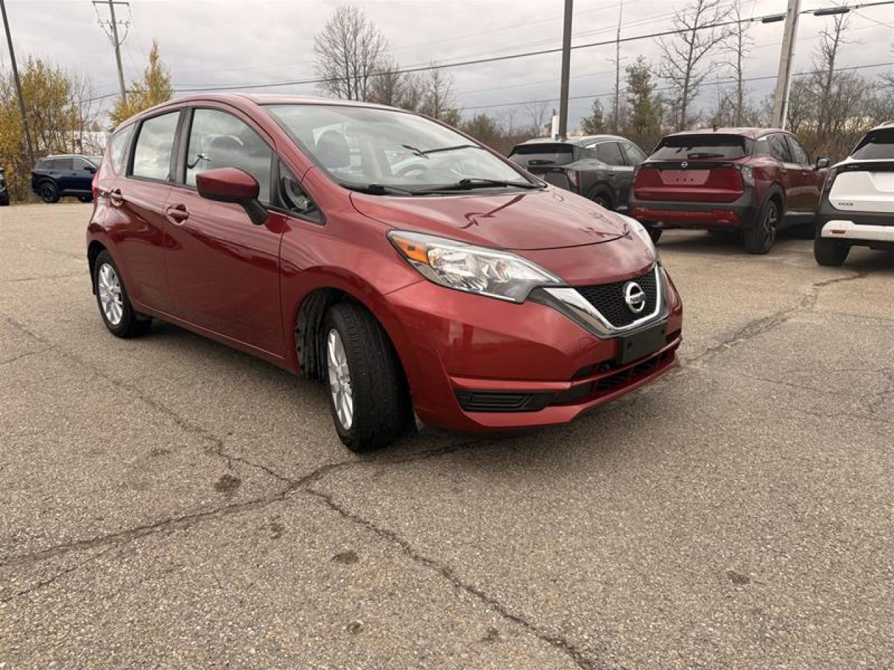 2019 Nissan Versa Note Hatchback 1.6 SV CVT Photo2