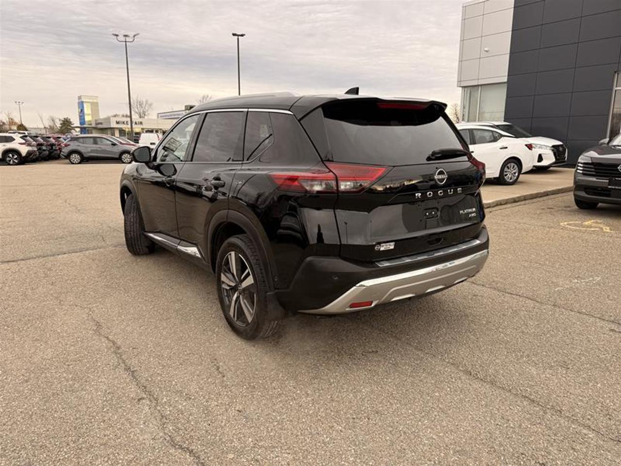 2023 Nissan Rogue Platinum CVT Photo