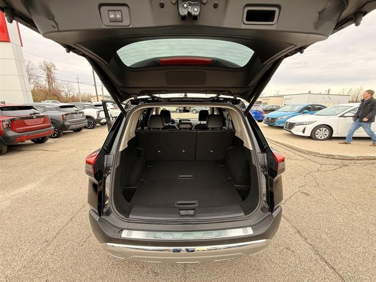 2023 Nissan Rogue Platinum CVT Photo