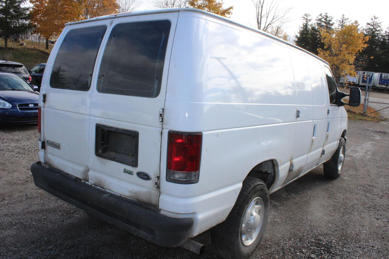 2009 Ford Econoline Commercial Photo2