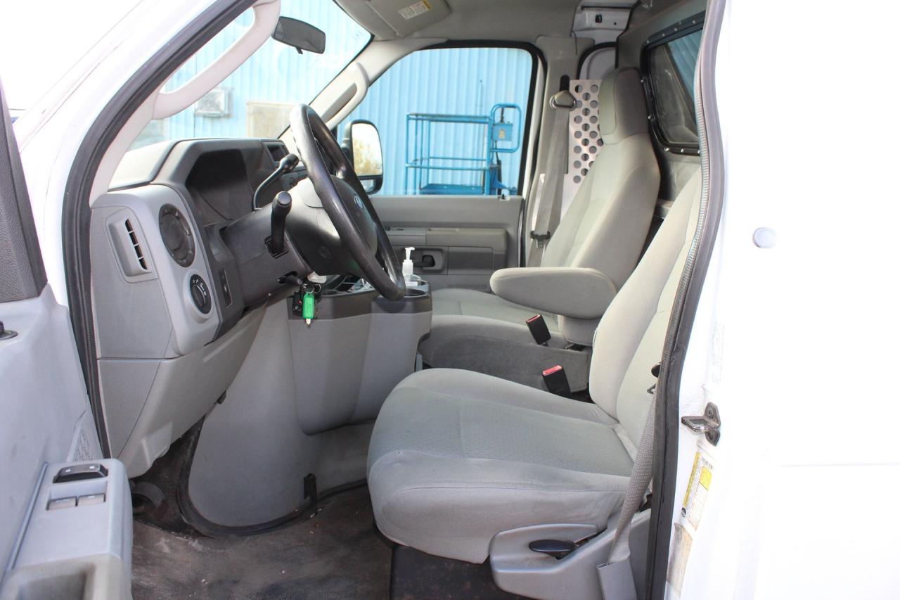 2009 Ford Econoline Commercial Photo4