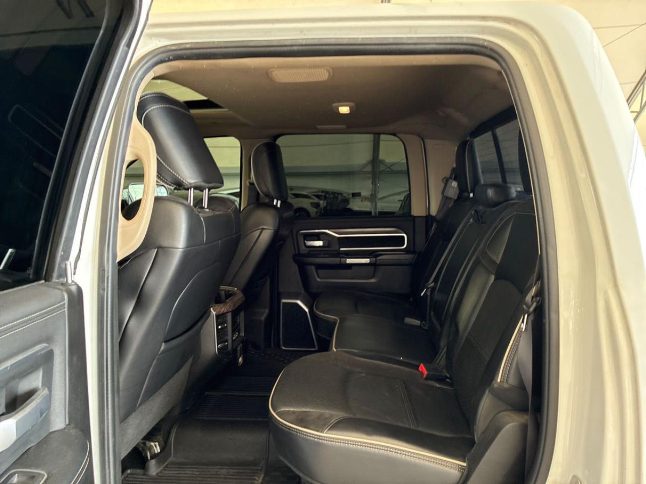 2019 RAM 3500 Laramie - Photo #4