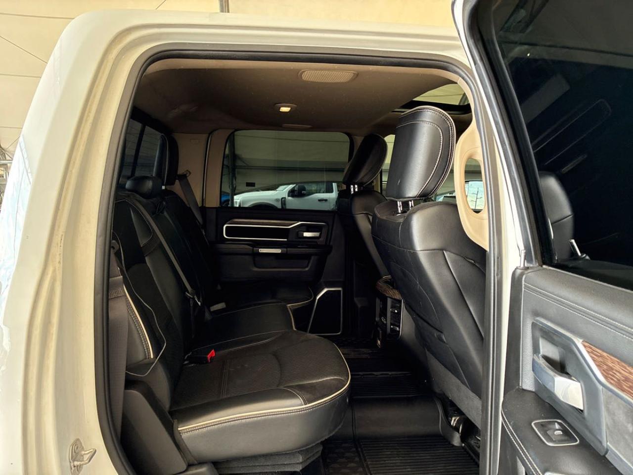 2019 RAM 3500 Laramie - Photo #6