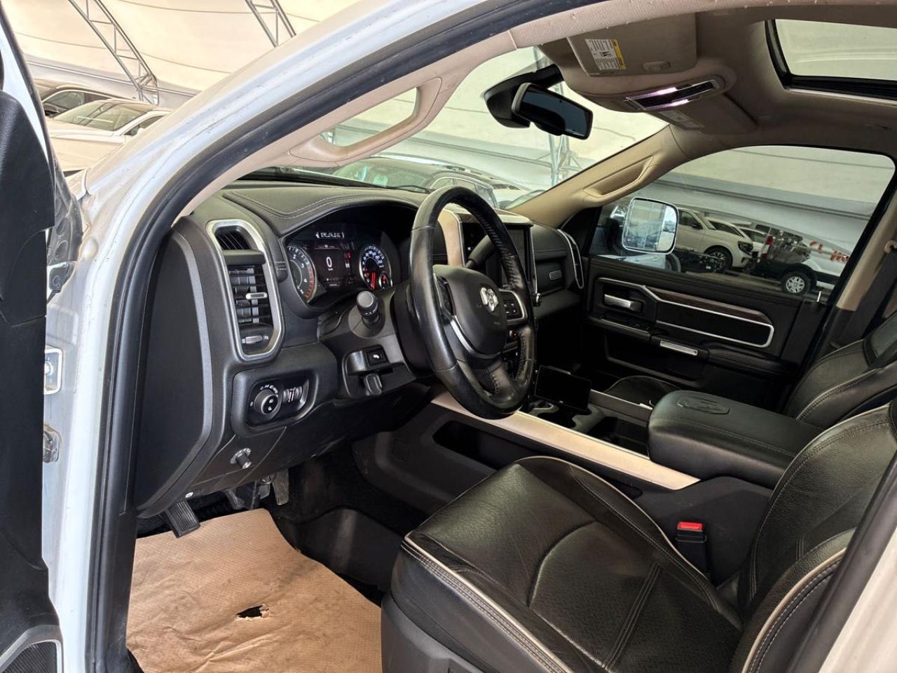 2019 RAM 3500 Laramie - Photo #8