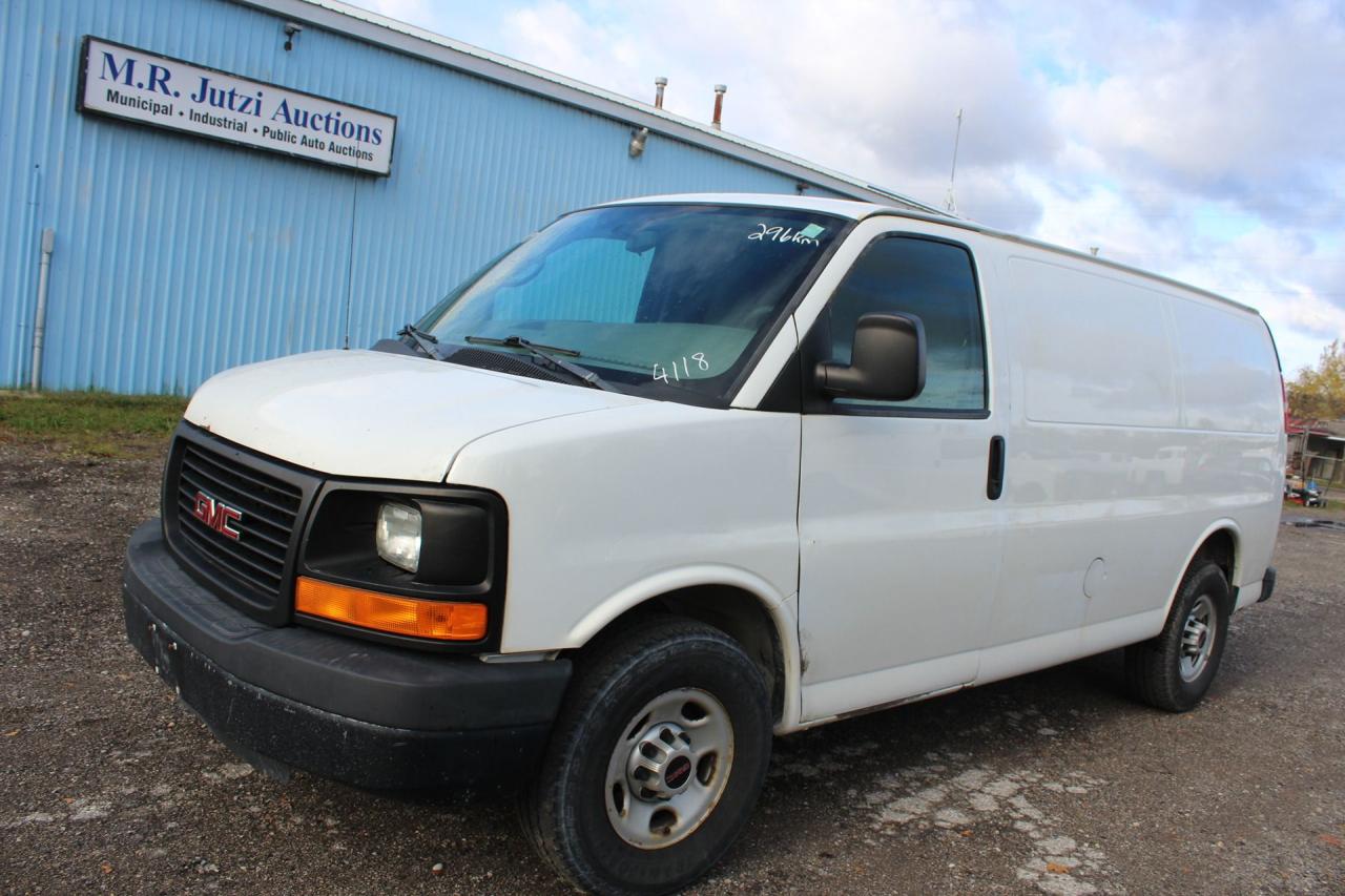 2014 GMC Savana Cargo Van  Photo0