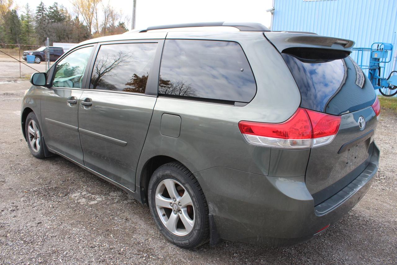2014 Toyota Sienna  Photo3